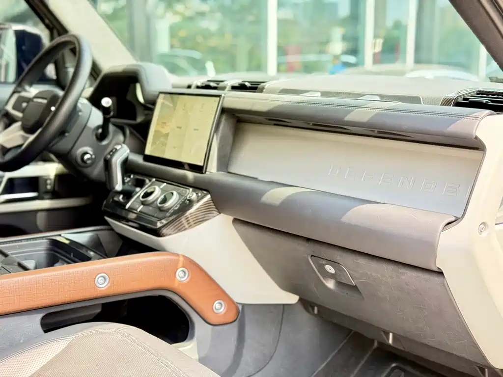 Land Rover Defender — миниатюра 29