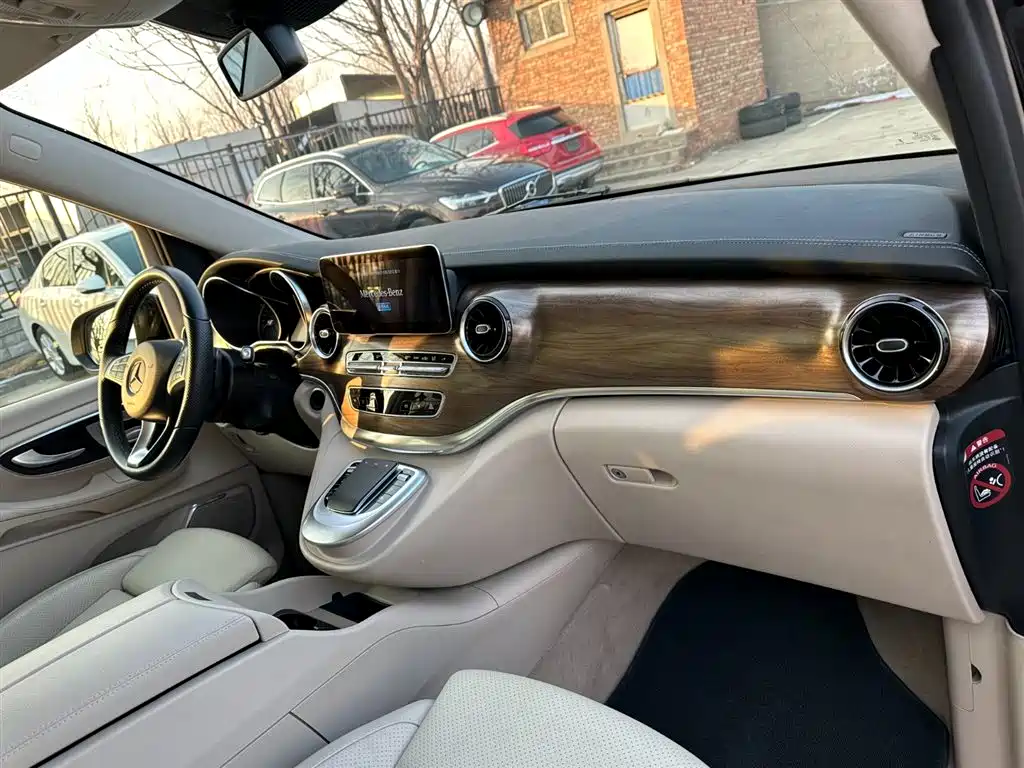 MERCEDES-BENZ V CLASS