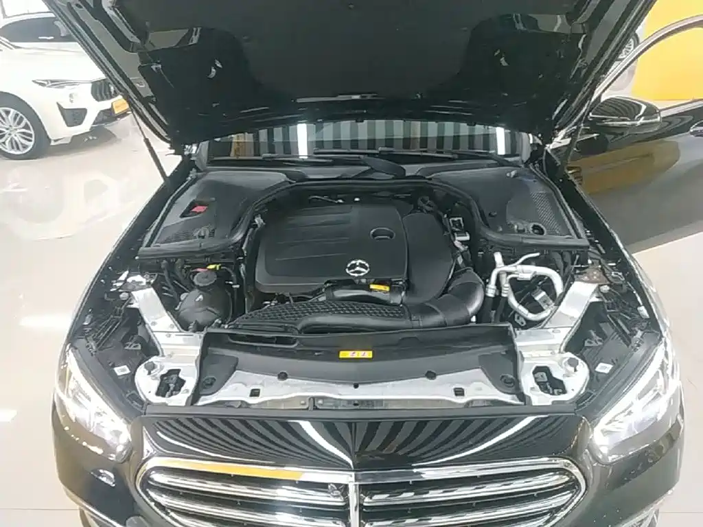 Mercedes-Benz E-Class — миниатюра 20