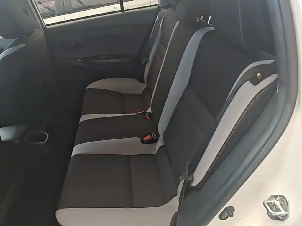 Toyota Yaris L — миниатюра 17