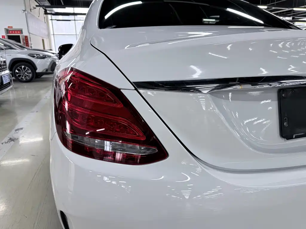 Mercedes-Benz C-Class — миниатюра 13