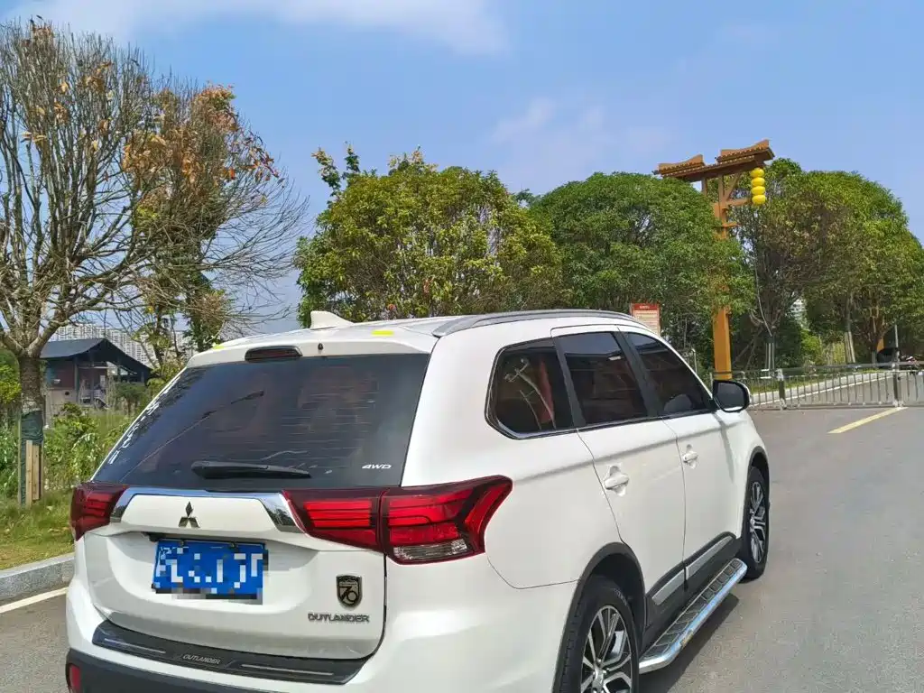 Mitsubishi Outlander — миниатюра 7