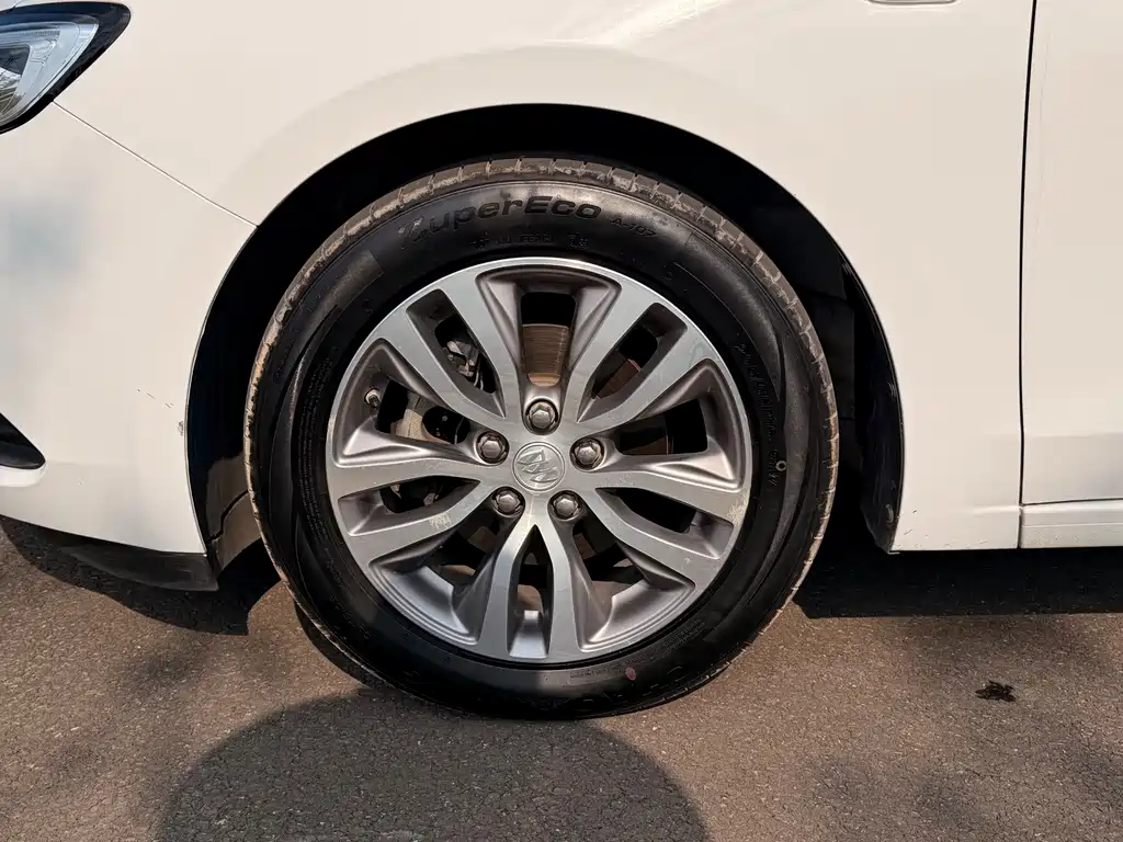 Buick Excelle — миниатюра 9