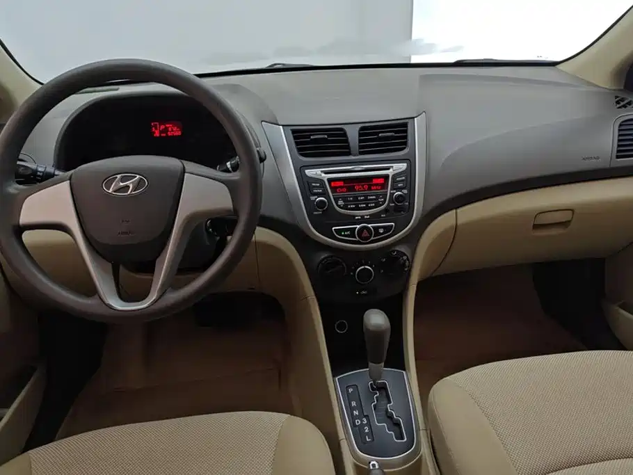 Hyundai Verna — миниатюра 12