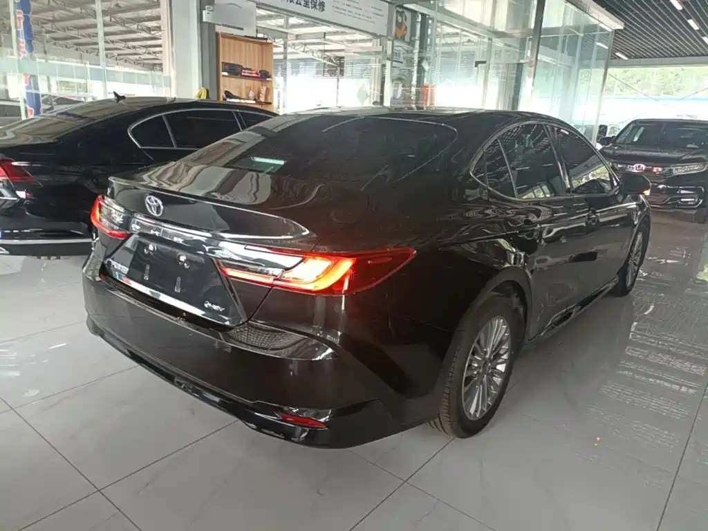 Toyota Camry — миниатюра 7