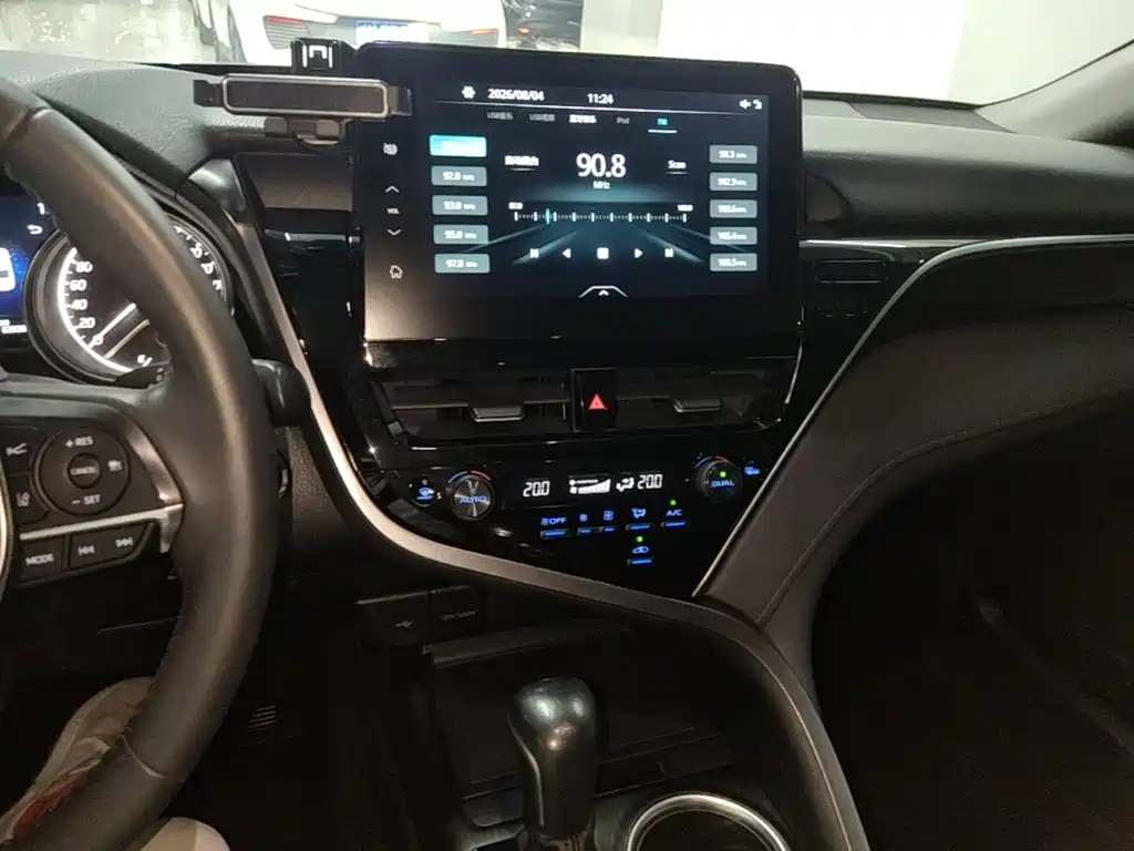 Toyota Camry — миниатюра 13
