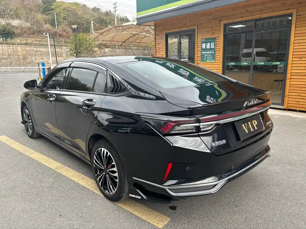 DONGFENG YI HYUN MAX