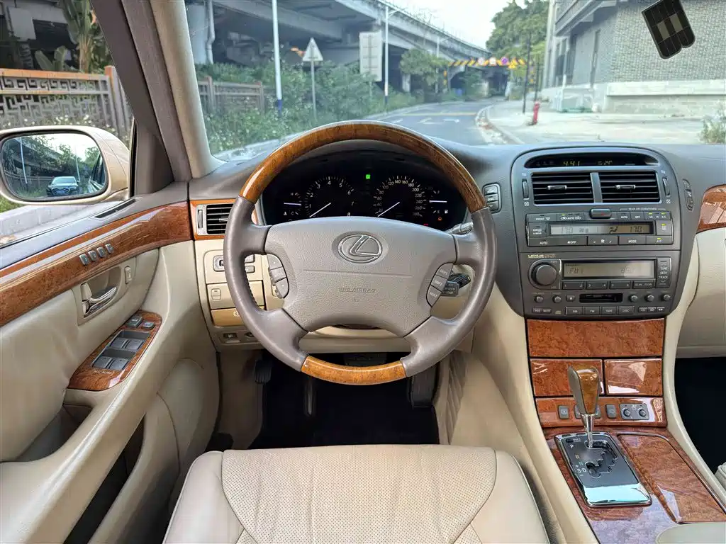 Lexus LS — миниатюра 9