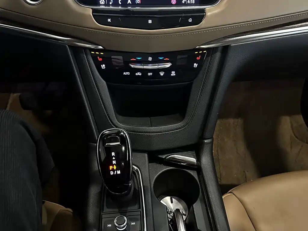 CADILLAC XT5