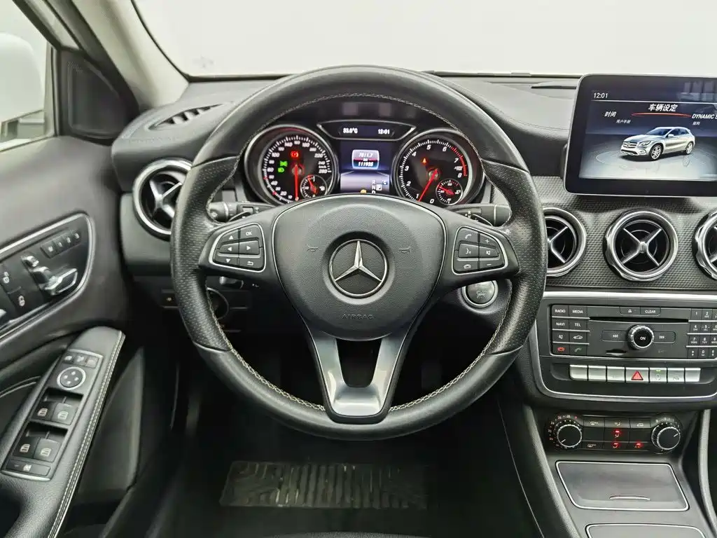 Mercedes-Benz GLA — миниатюра 11