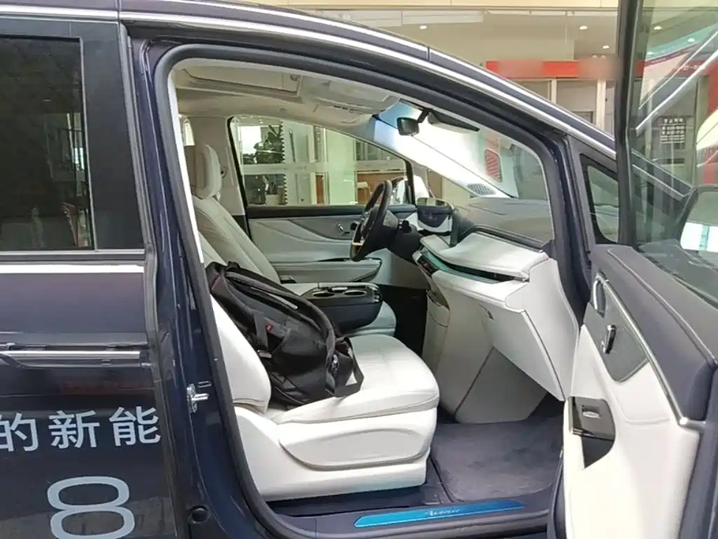 Buick GL8 Hybrid — миниатюра 11