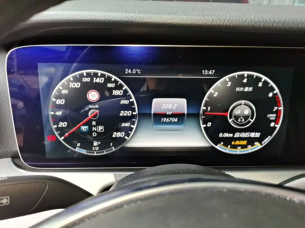 Mercedes-Benz E-Class — миниатюра 12