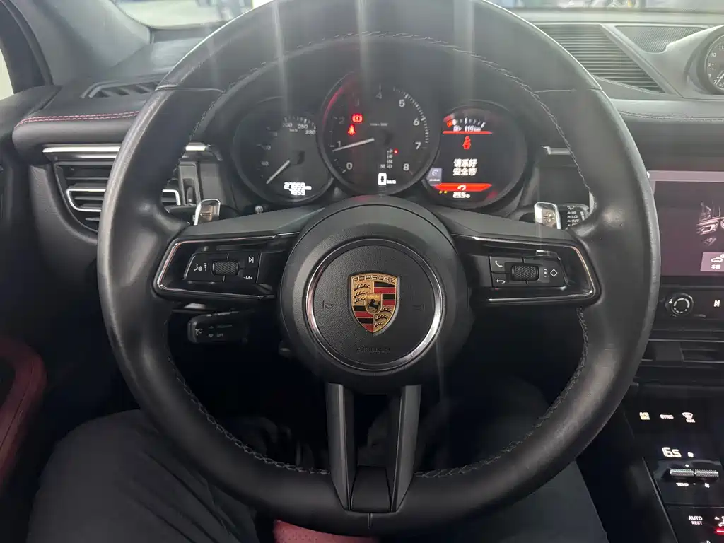 Porsche Macan — миниатюра 13