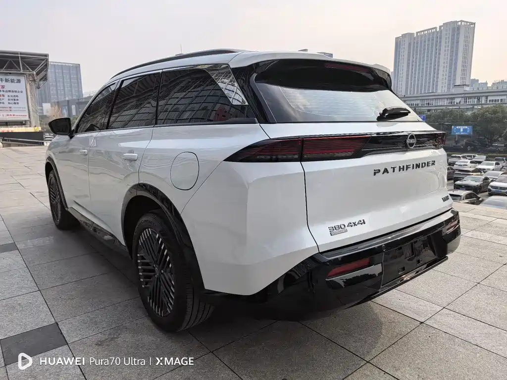 NISSAN EXPLORING THE LAND