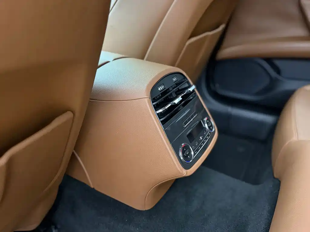 Maserati Quattroporte — миниатюра 13