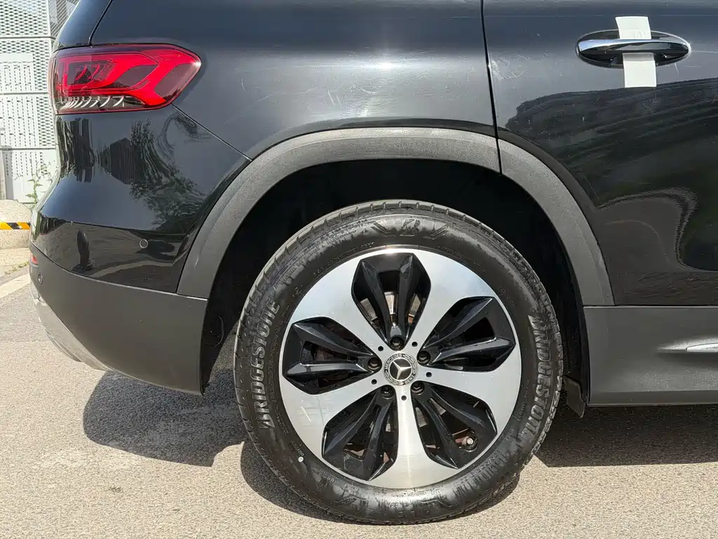 Mercedes-Benz GLB — миниатюра 12