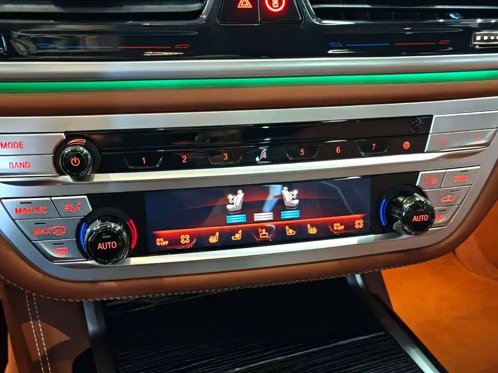 BMW 7 Series — миниатюра 22