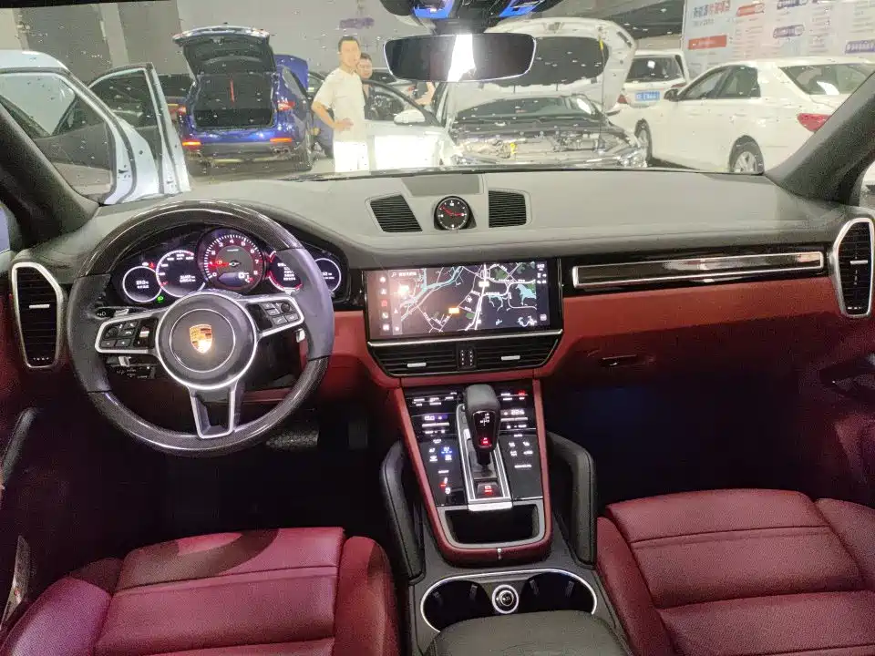 Porsche Cayenne — миниатюра 6