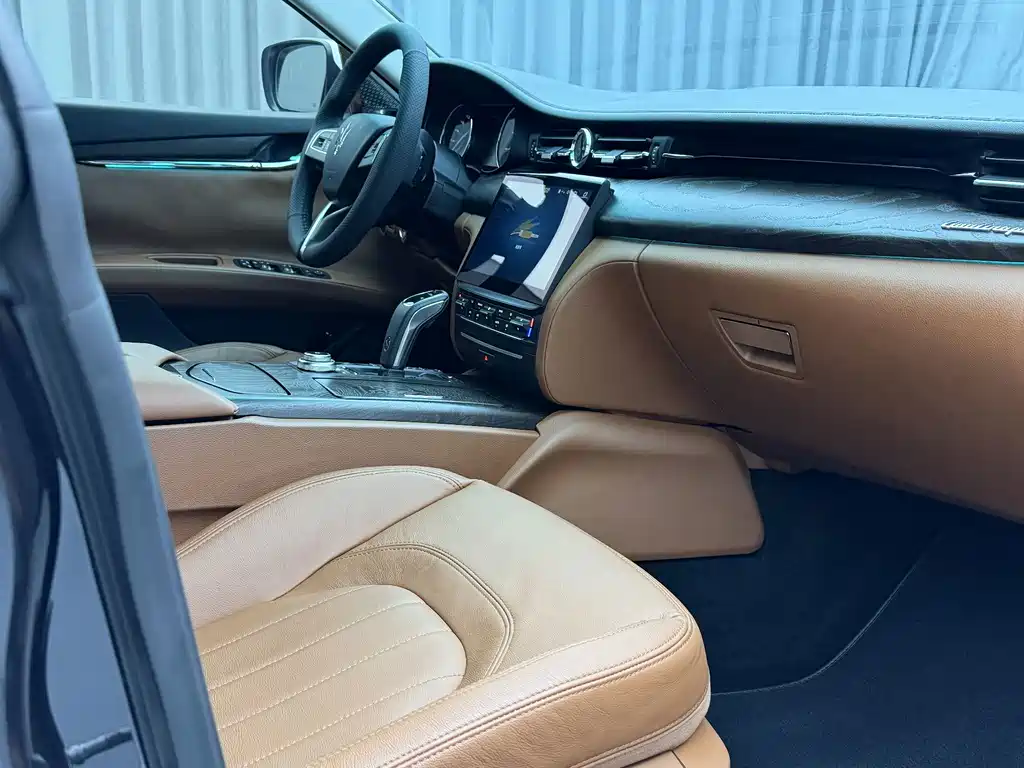 Maserati Quattroporte — миниатюра 10