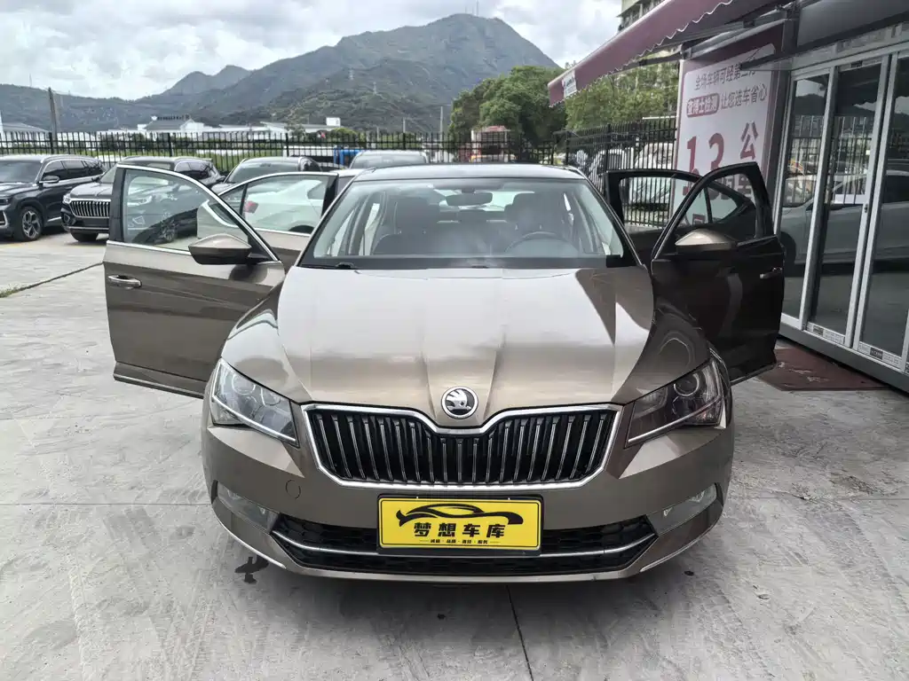 Skoda Superb — миниатюра 7