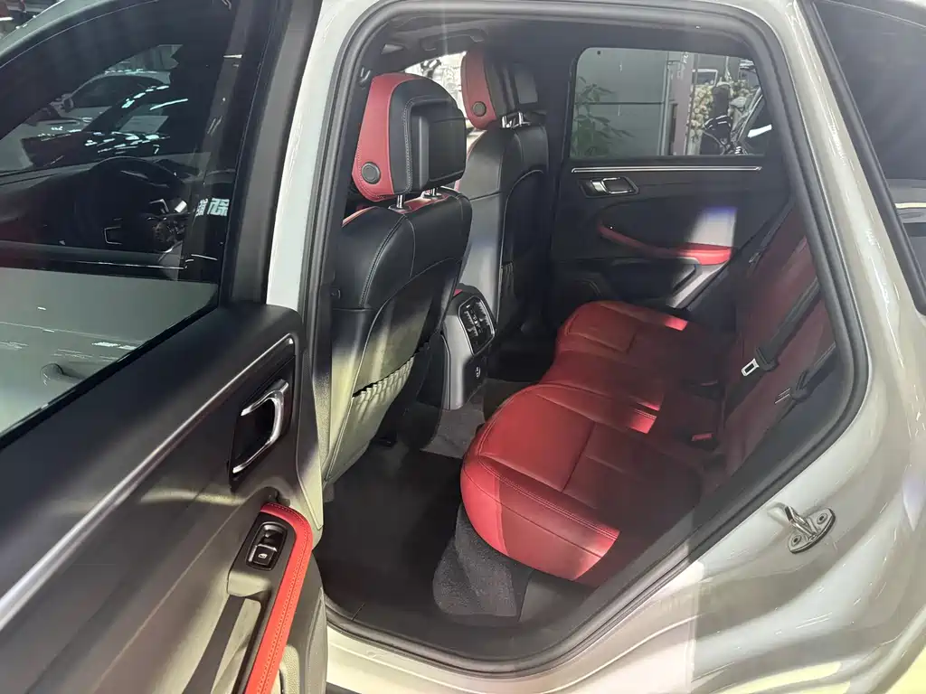 Porsche Macan — миниатюра 7