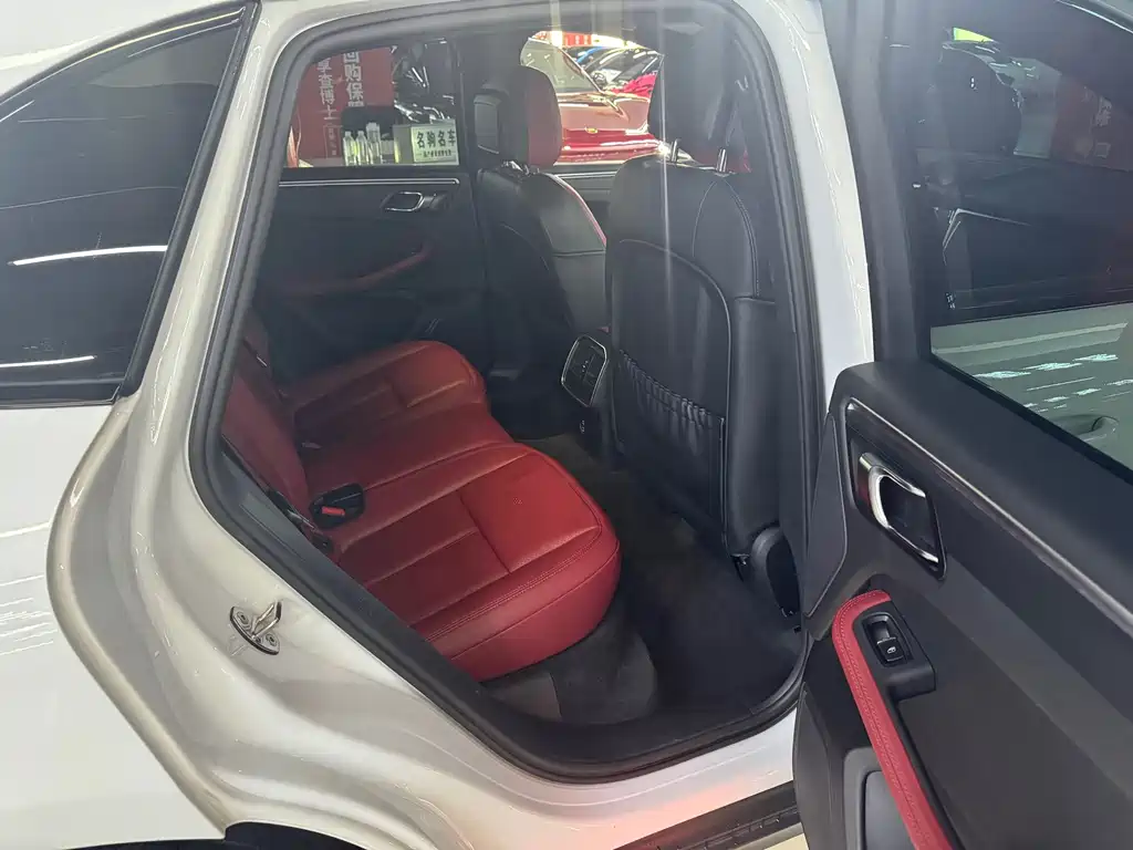 Porsche Macan — миниатюра 10