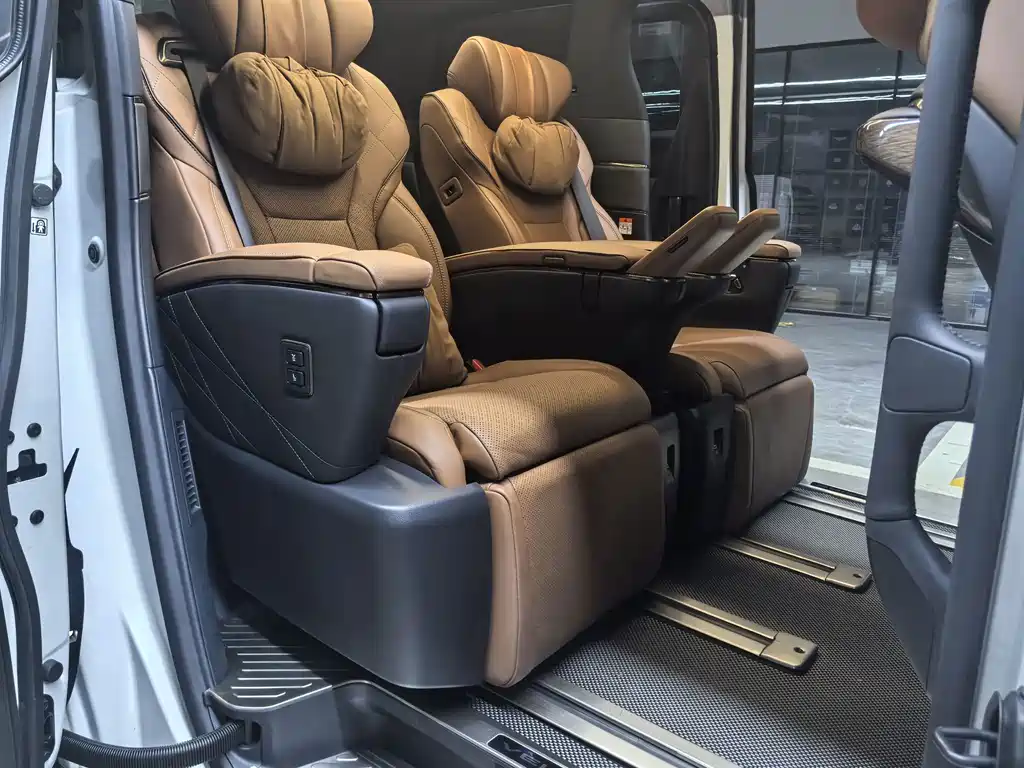 Toyota Vellfire — миниатюра 8