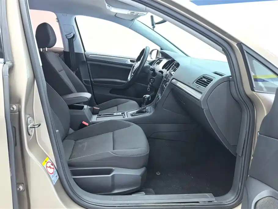 Volkswagen Golf 2015 1.6L AT Fashion