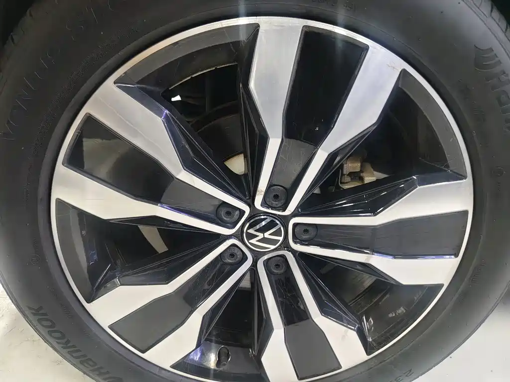 Volkswagen Tiguan L — миниатюра 15
