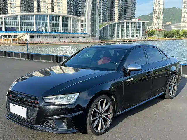 Audi S4