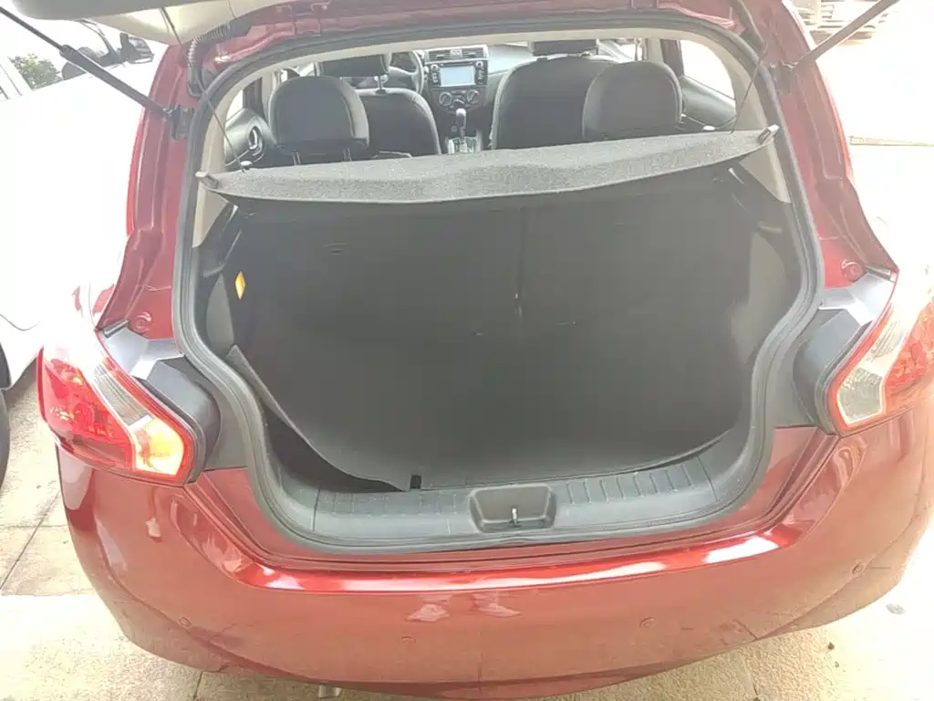 Nissan Tiida — миниатюра 15