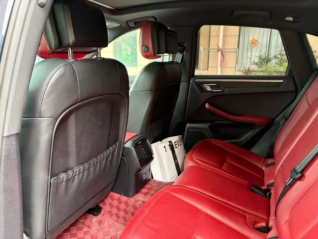 Porsche Macan — миниатюра 7