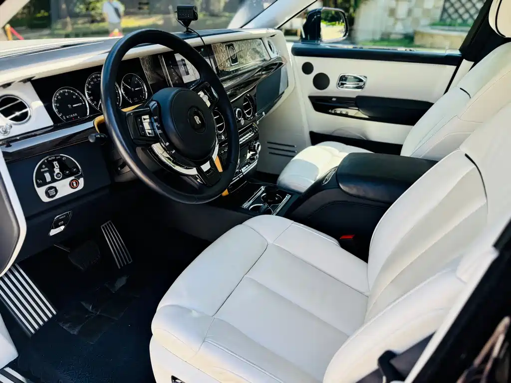 Rolls-Royce Phantom — миниатюра 4