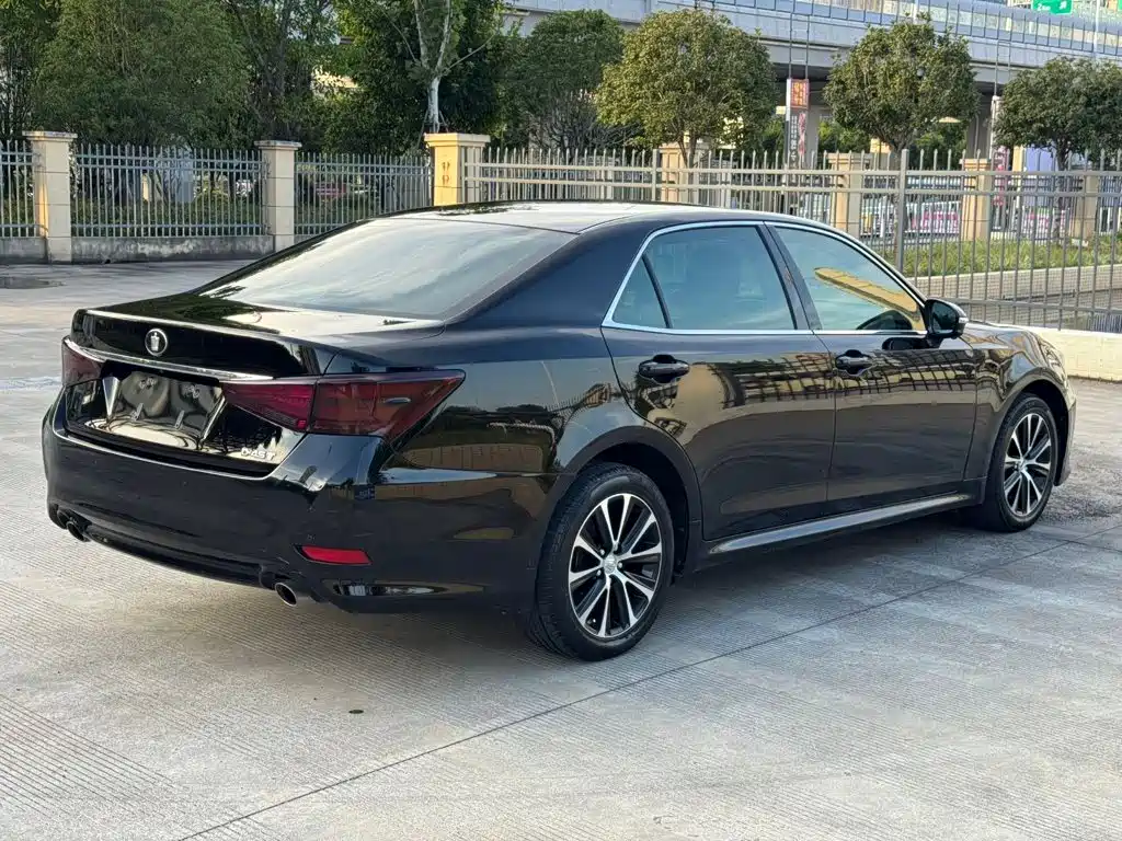 Toyota Crown — миниатюра 12