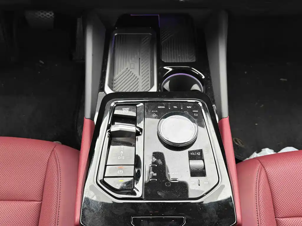 BMW 5 Series — миниатюра 11