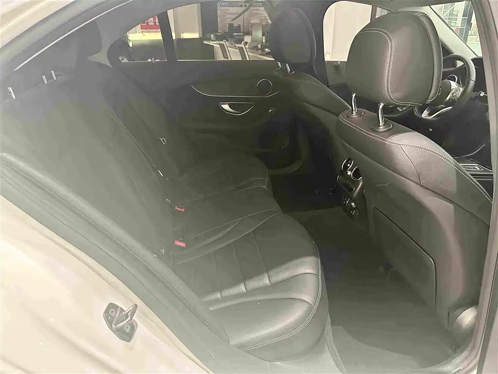Mercedes-Benz C-Class — миниатюра 16