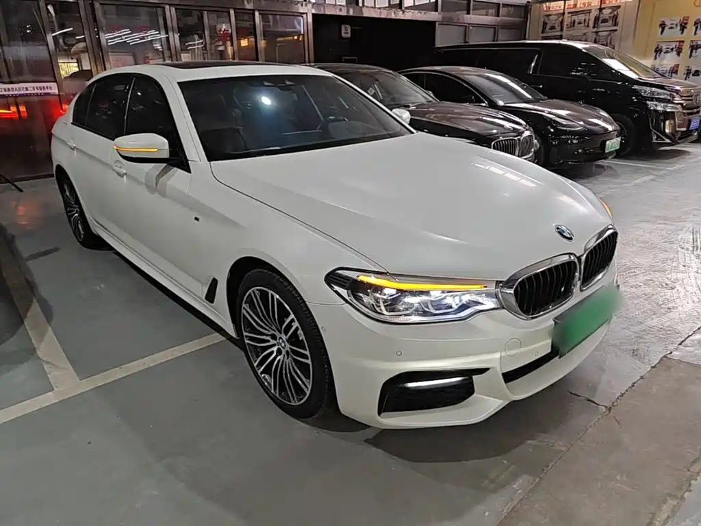 BMW 5 Series — миниатюра 4