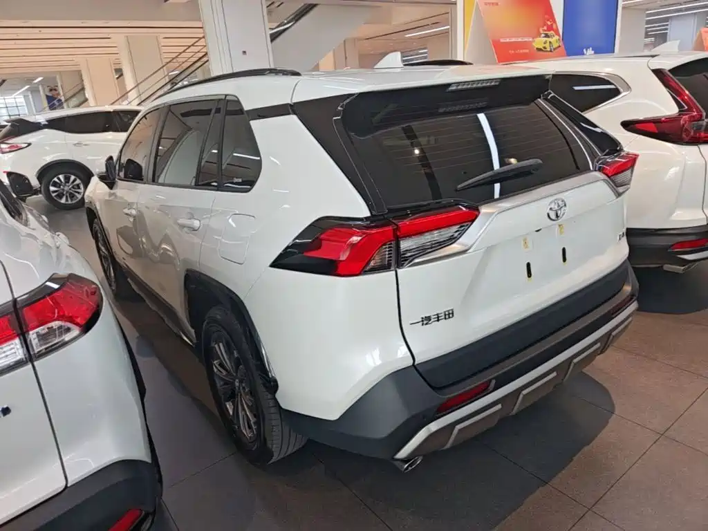 Toyota RAV4 — миниатюра 5