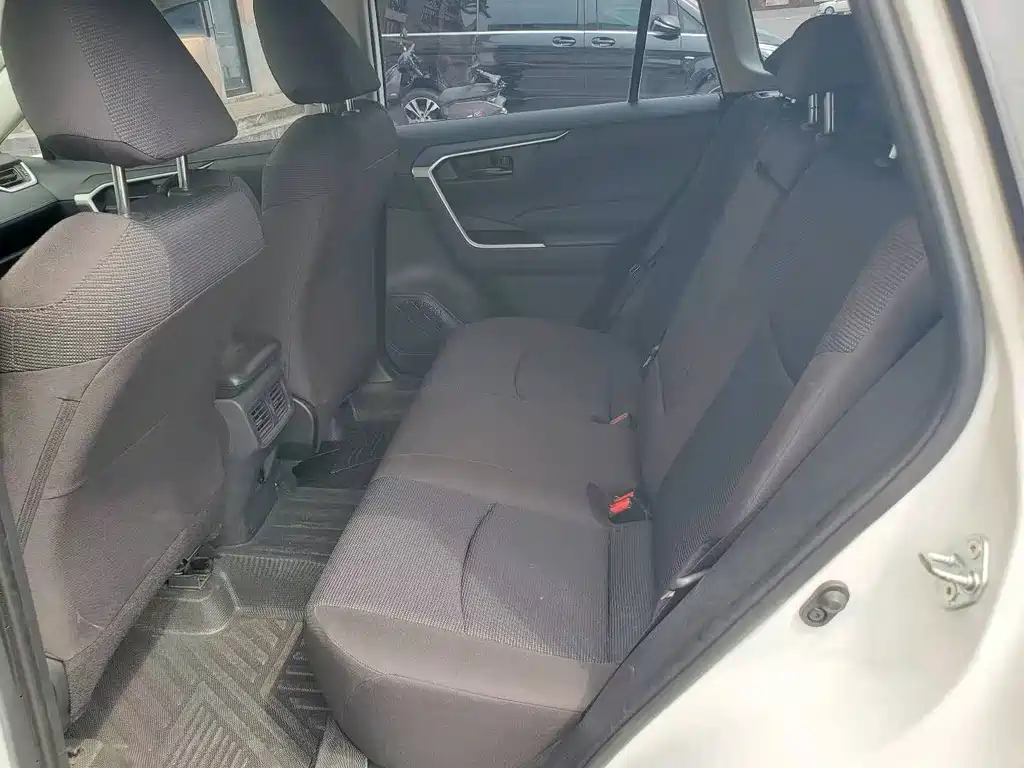 Toyota RAV4 — миниатюра 5