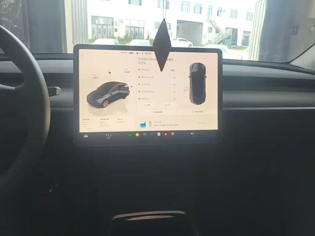 Tesla Model Y — миниатюра 13