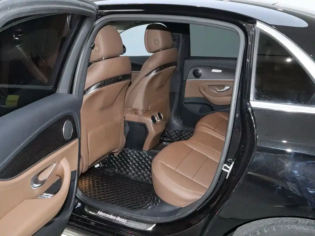 Mercedes-Benz E-Class — миниатюра 12