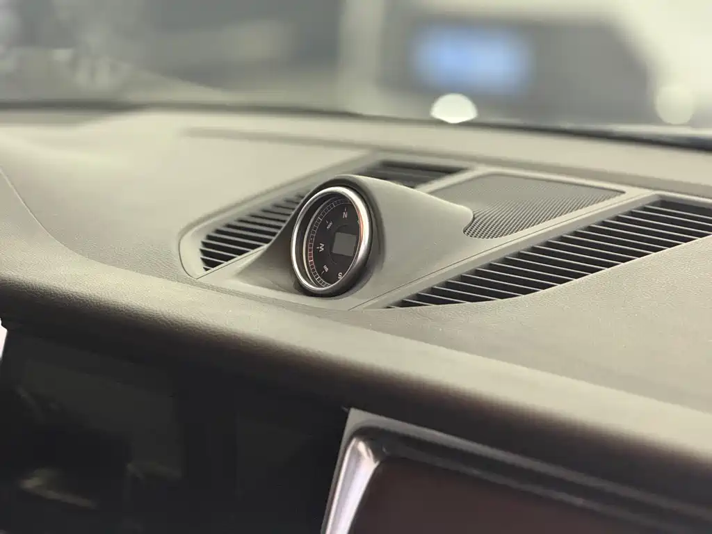 Porsche Macan — миниатюра 9