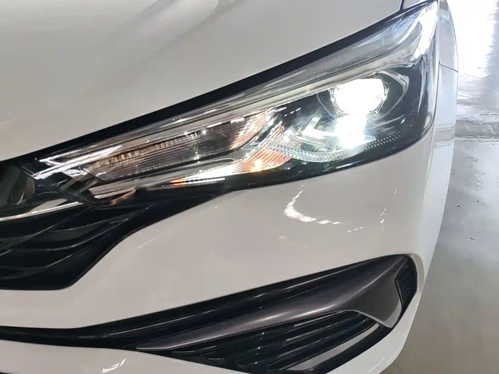 Roewe i5 — миниатюра 24