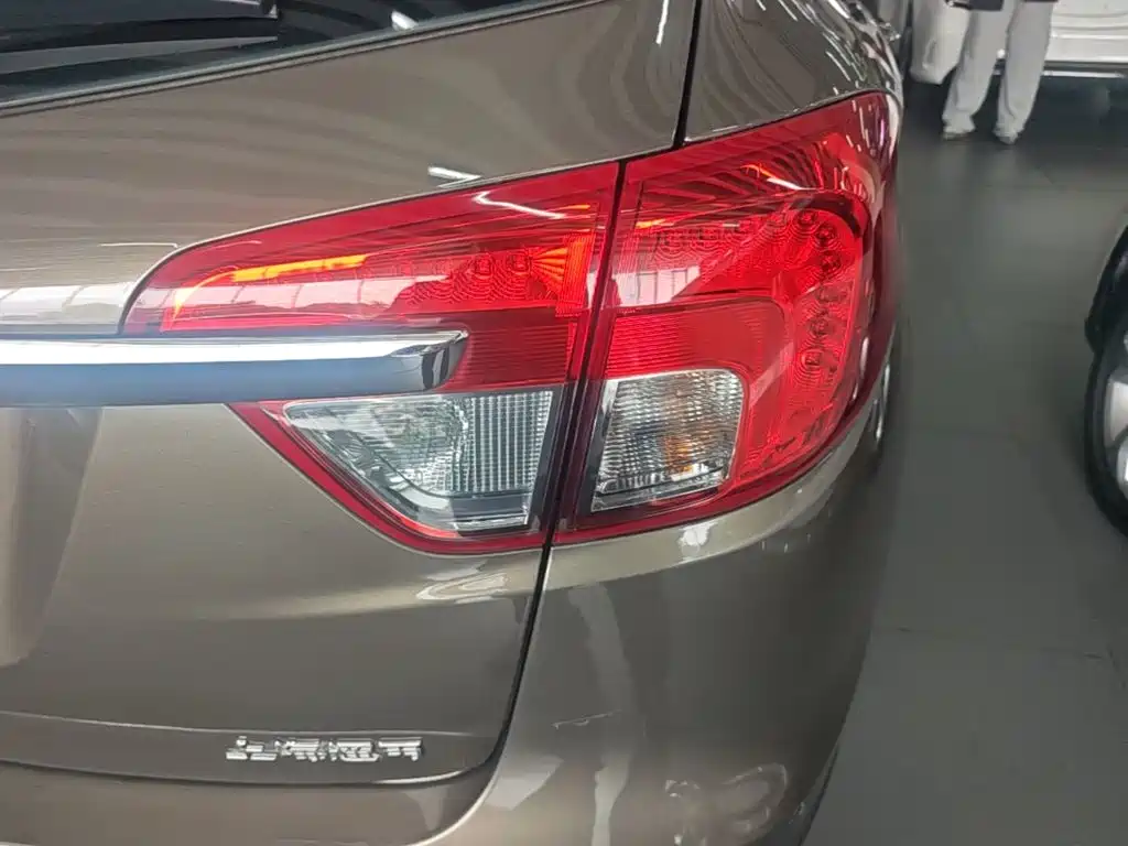 Buick Envision Plus — миниатюра 8