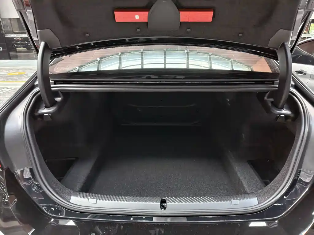BMW 5 Series — миниатюра 11