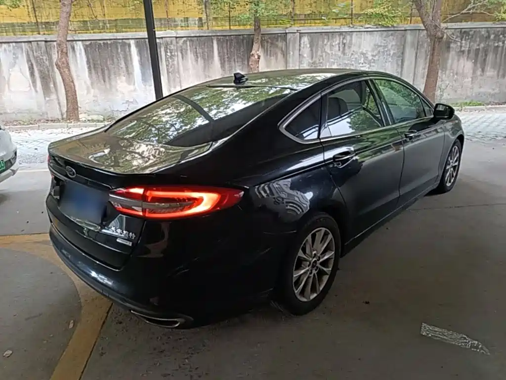 Ford Mondeo — миниатюра 7