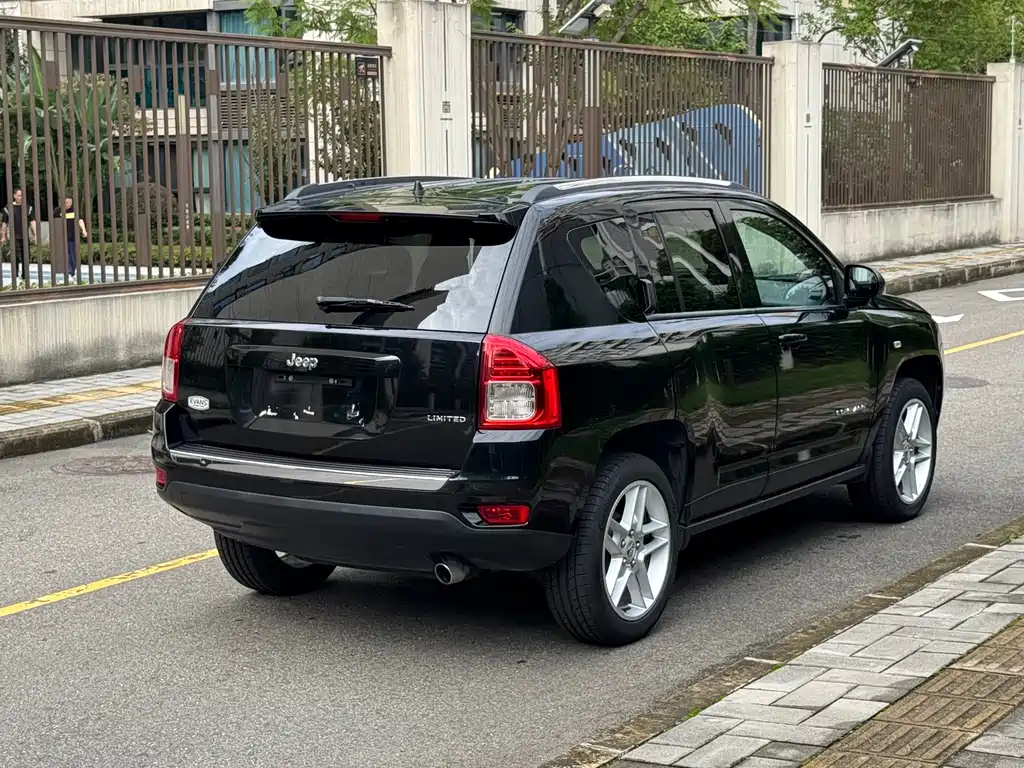 Jeep Compass (Import) — миниатюра 11