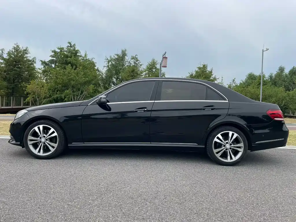 Mercedes-Benz E-Class — миниатюра 4