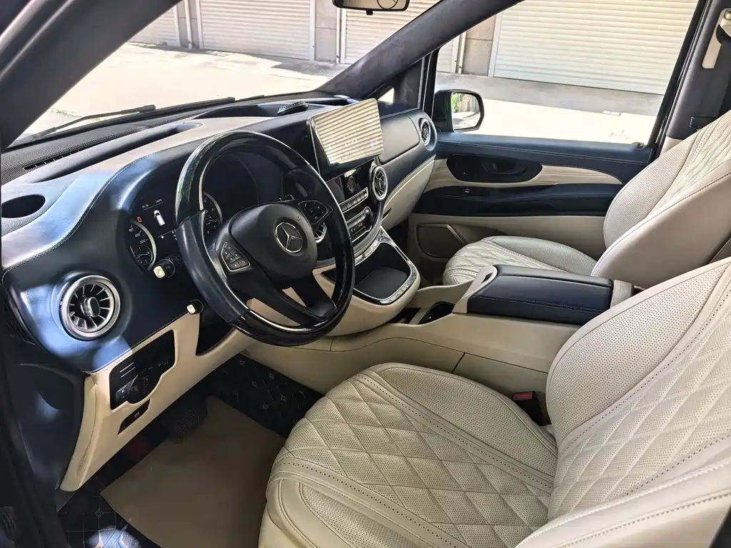 Mercedes-Benz Vito 2021 2.0T Elite 7 мест