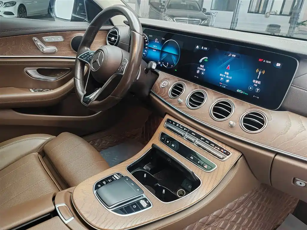 Mercedes-Benz E-Class — миниатюра 12